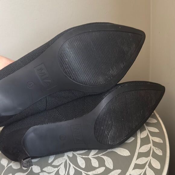 MIA Black Classic Heels with Textured Fabric - Picture 10 of 12